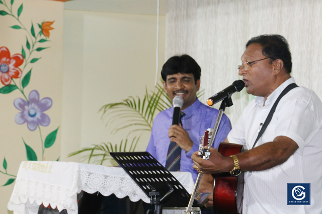 Hundreds Flocked into the Day 2 Blessing Prophetic Prayer held in Belgaum by Grace Ministry. People from all walks of life, immaterial of caste, creed, and religion to listen to the Word of God. 